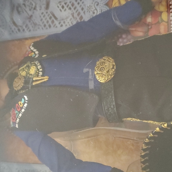 Barbie Dia de Muertos Ken Collectible - Picture 4 of 12